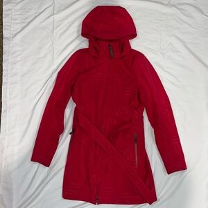 Lolë warm rain jacket. Pink. Removable hood. Size M. Fleece lined. Zippers work